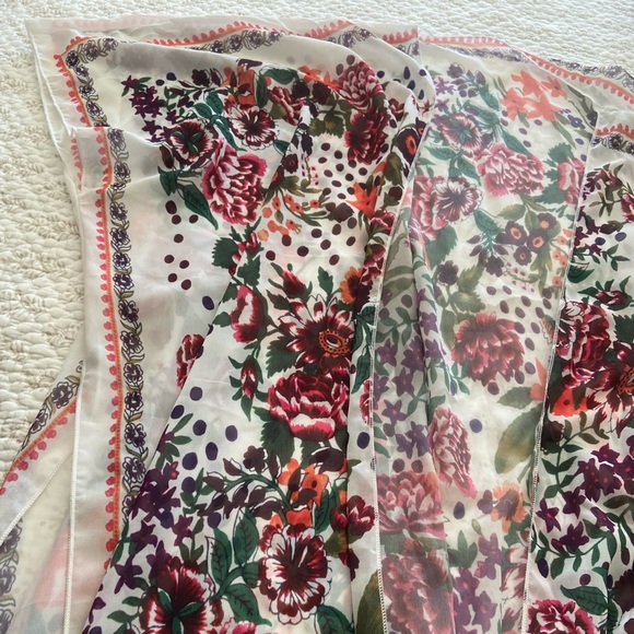 Light-weight Floral Open Kimono - Picture 5 of 11